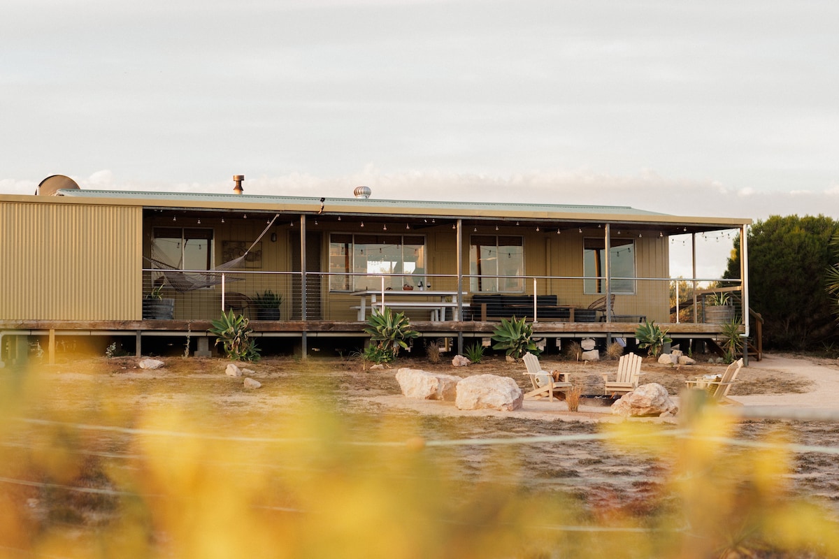 A peaceful and remote shack in the Eyre Peninsula