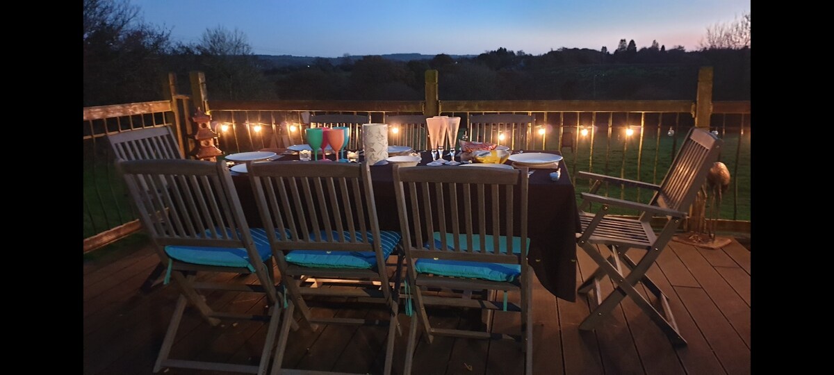 Serenity for two. Stables with a view and hot tub