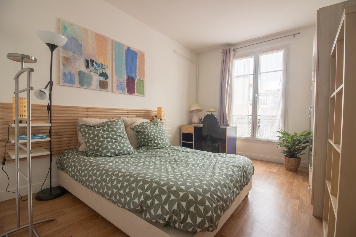 Two-bedroom apartment in the center of Paris