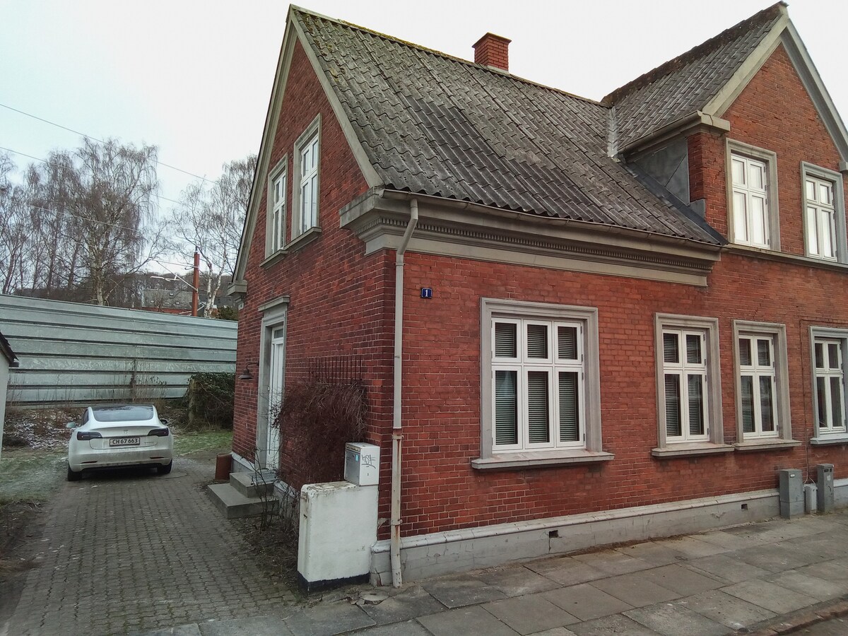 (Helt) Hyggeligt ældre byhus i centrum af Vejle