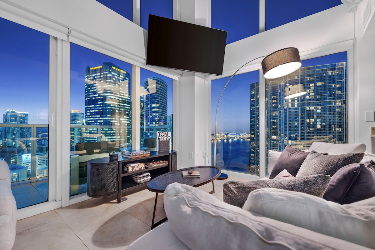 Skyline Serenity Loft Haven | No cleaning fee!