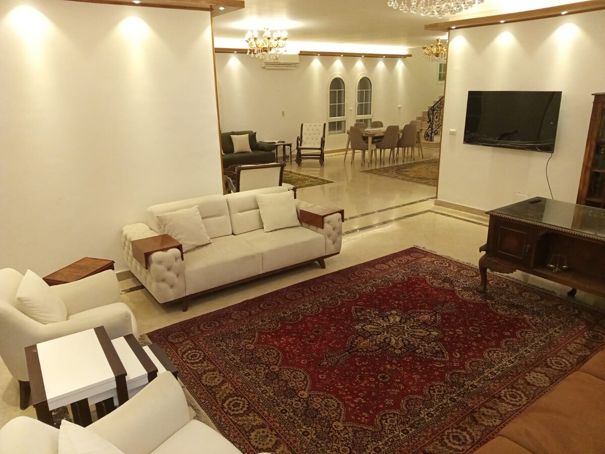 Luxurious, fully furnished Villa