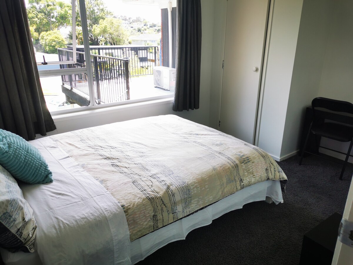 Sunshine Hillcrest home  double bed room B