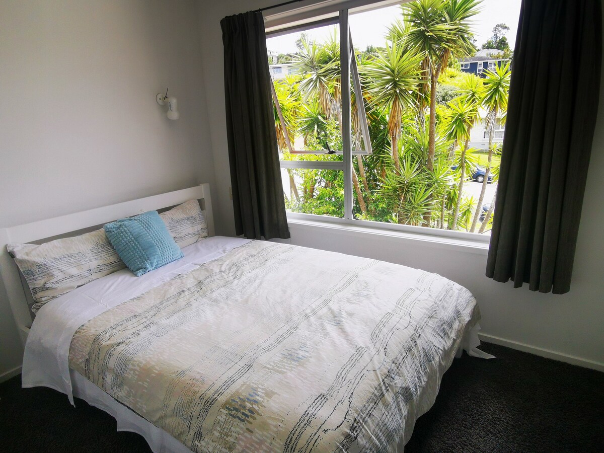 Sunshine Hillcrest home  double bed room B