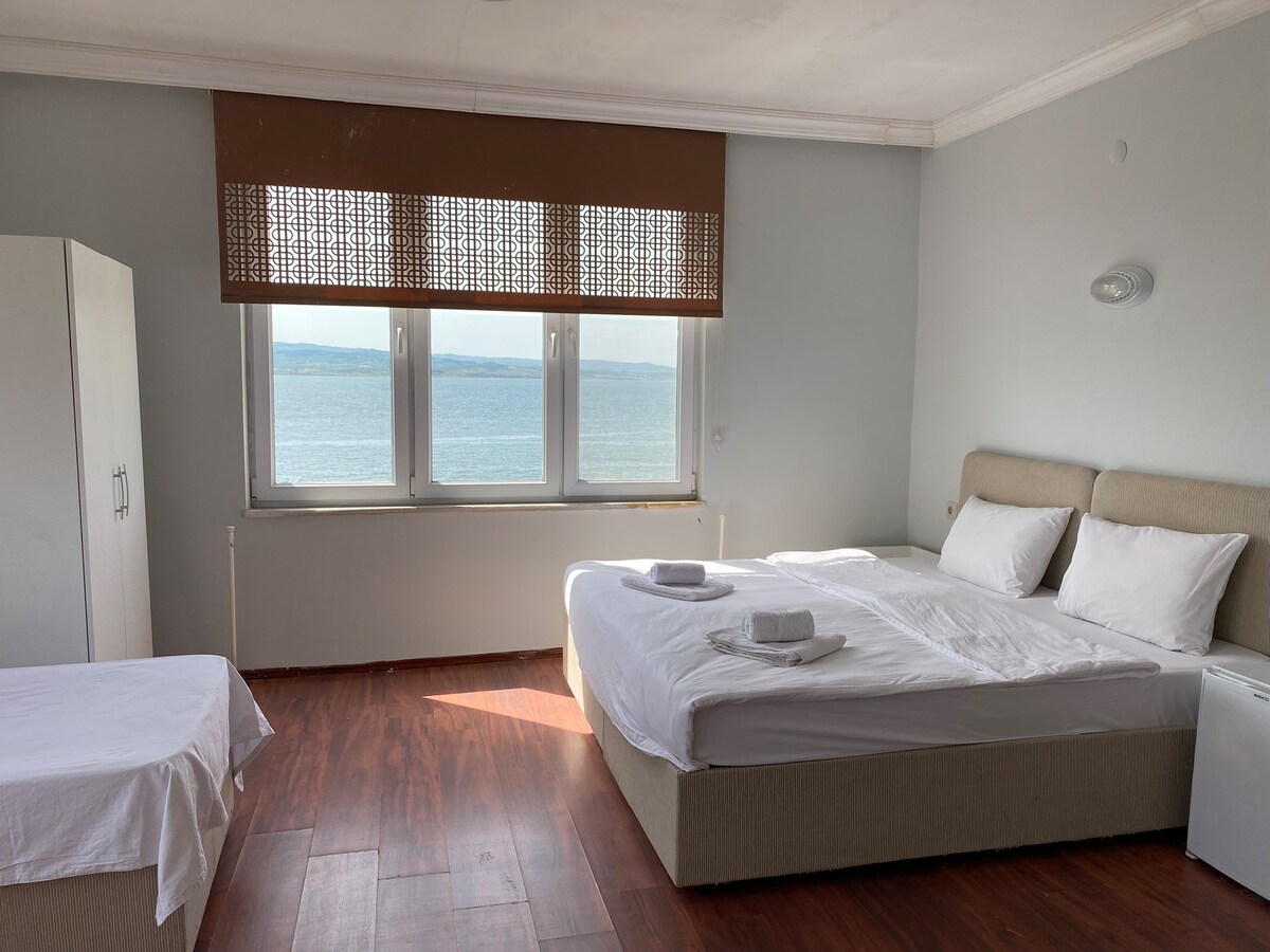 Four People Room wiht Full Sea view and breakfast