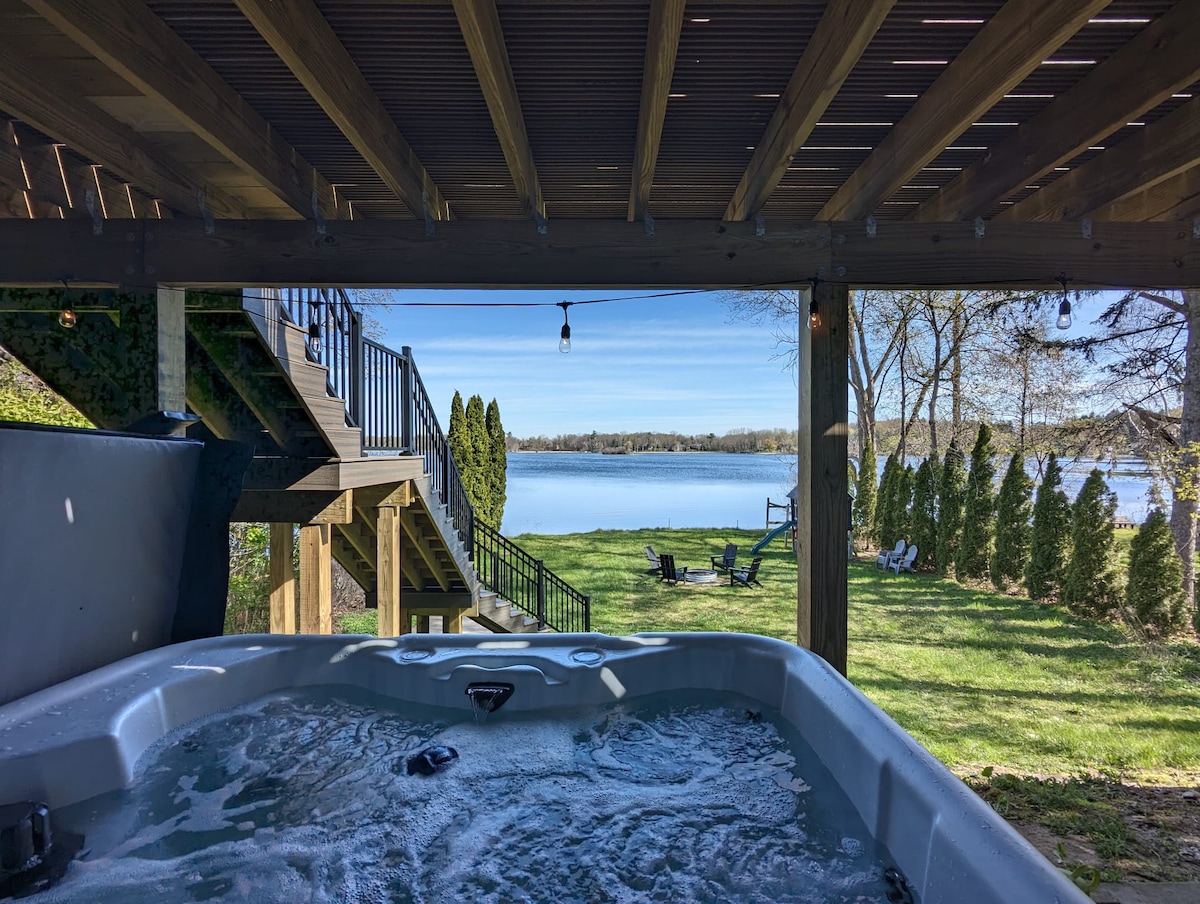 Lakehouse | Hot Tub | Fire Pit | King Beds | Bunks