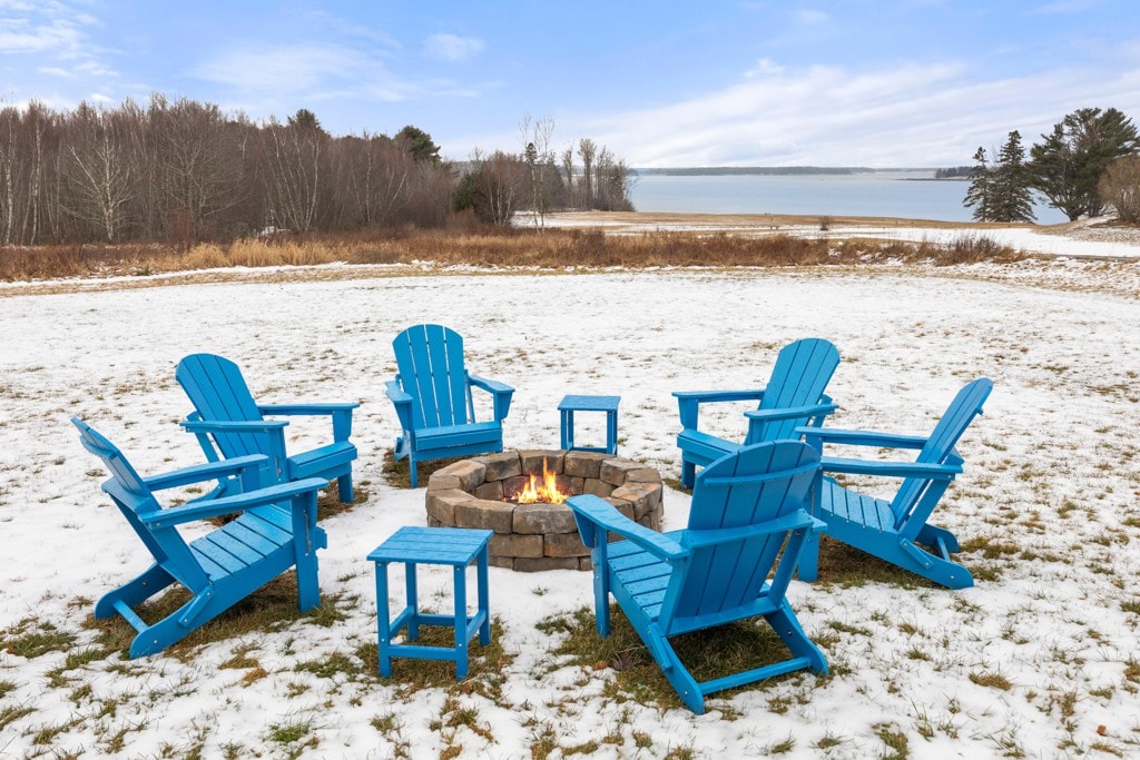 2 Min from Lamoine State Park! Fire pit & Games