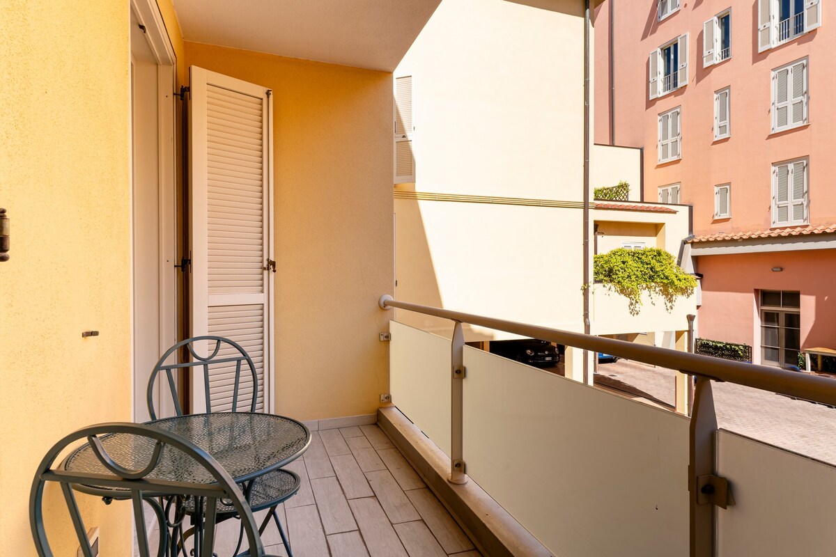Piccola Venezia Bright Apartment with Balcony!