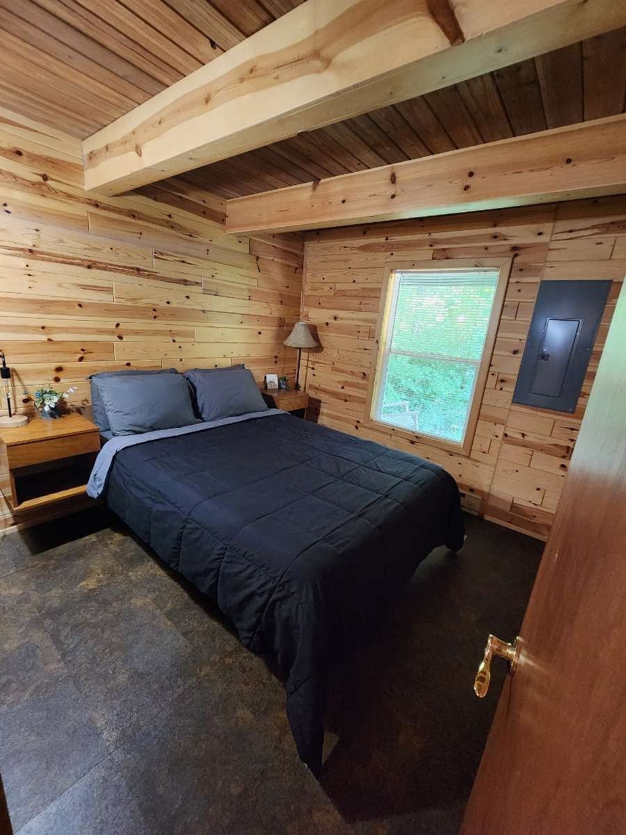 Rocky Springs Cabin: A Secluded Cabin On 40 Acres