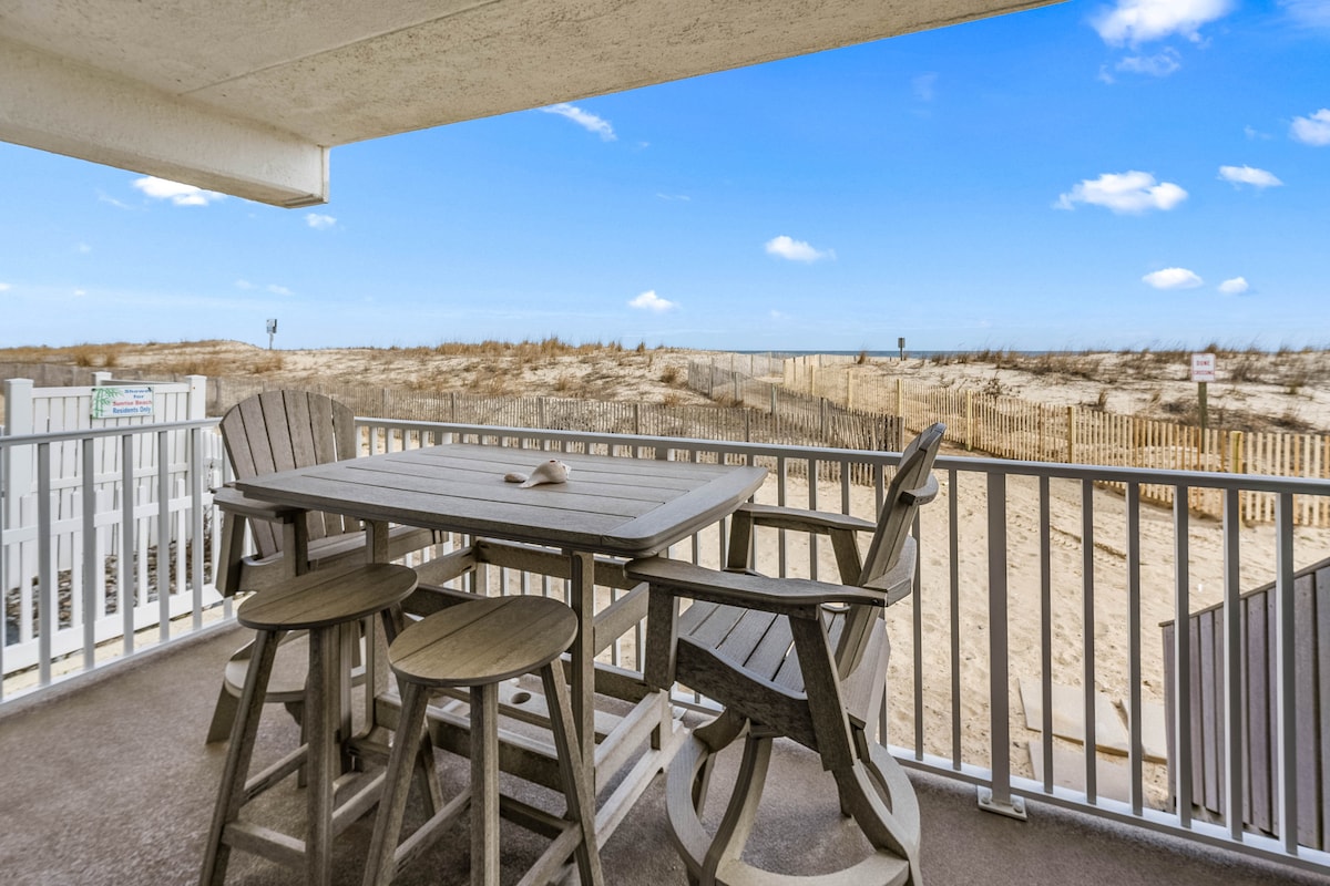 *New Listing* Direct Oceanfront Condo-Sleeps 8