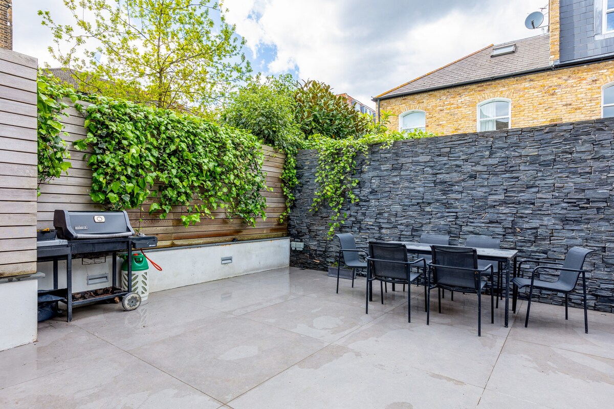 Stylish 4BR Semi-Detached Terraced House Battersea