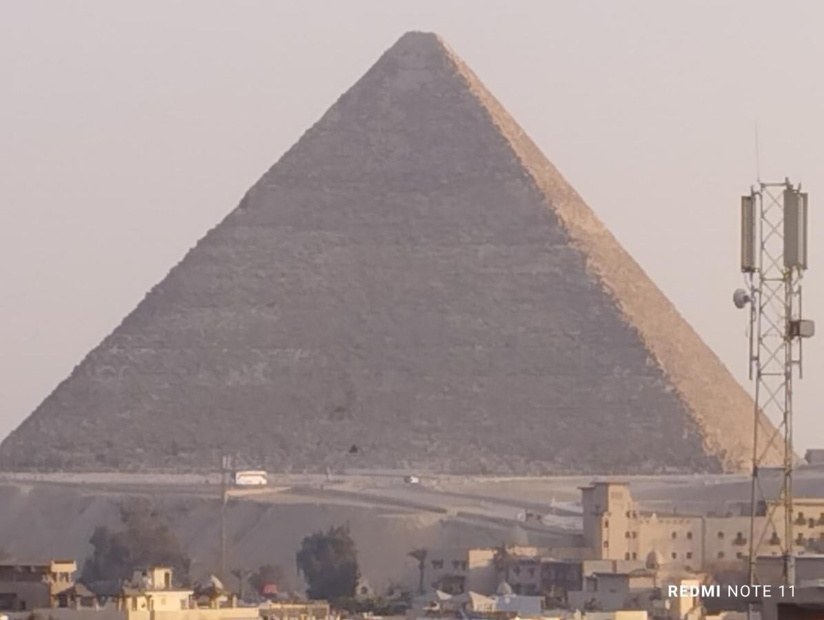 Tutankhamun Spacious Studio Pyramids View & Wi-Fi