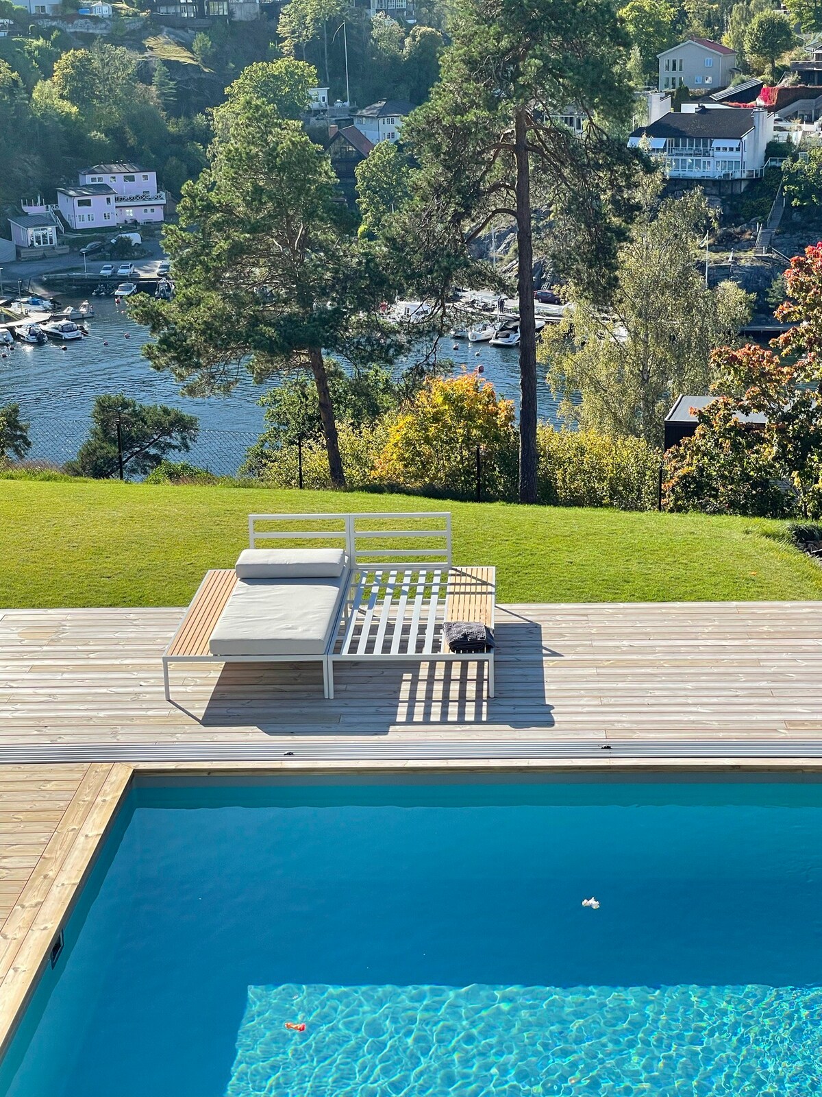 Lyxig nybyggd villa med havsutsikt och pool