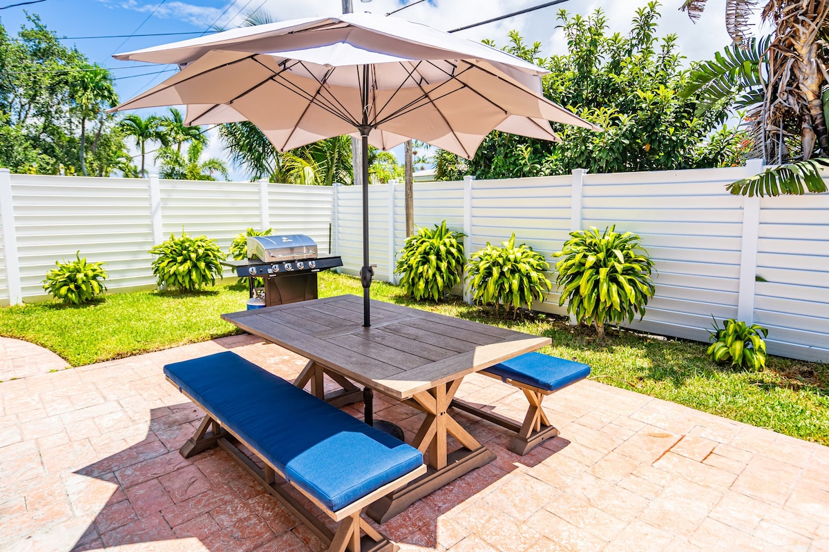 Charming Oasis 2BR Home with Pool, 8-mins to Ocean