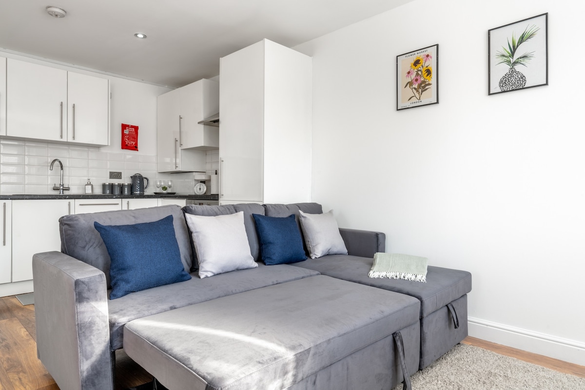 Modern Apartment In Central Watford | By Hampton