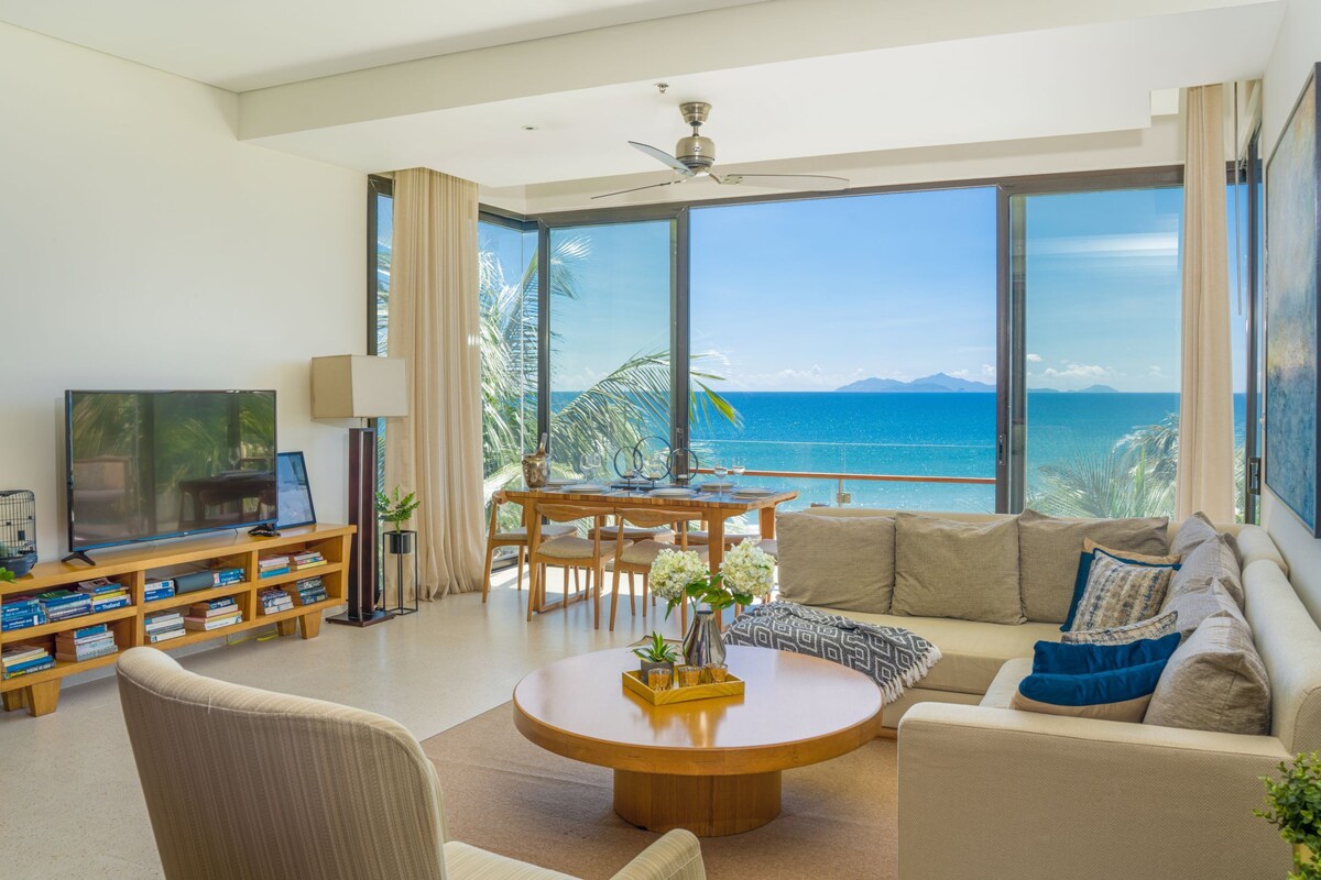 Luxury 2 br in Block C with sprawling sea views
