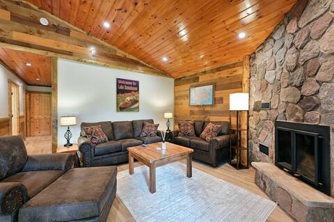 Newly Remodeled: Spruce (King Primary Suite)