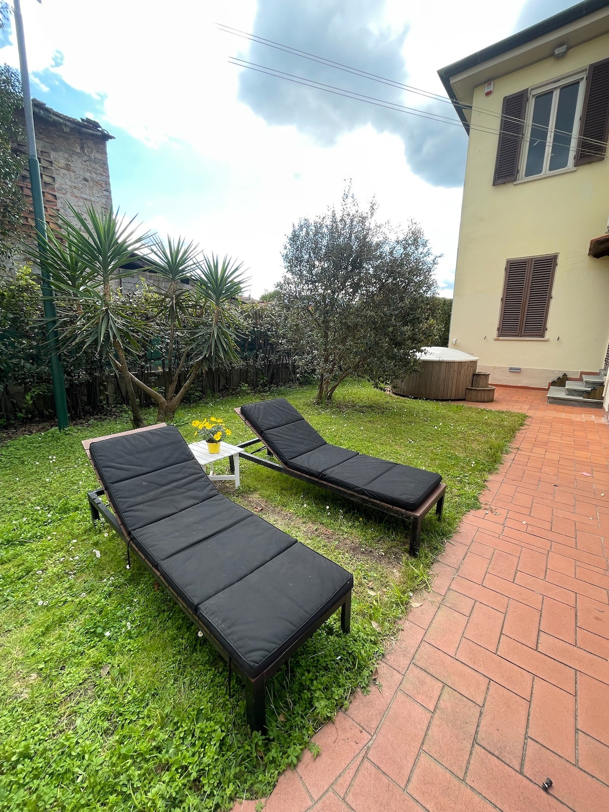 Curato Monolocale a Lucca (centro) con giardino
