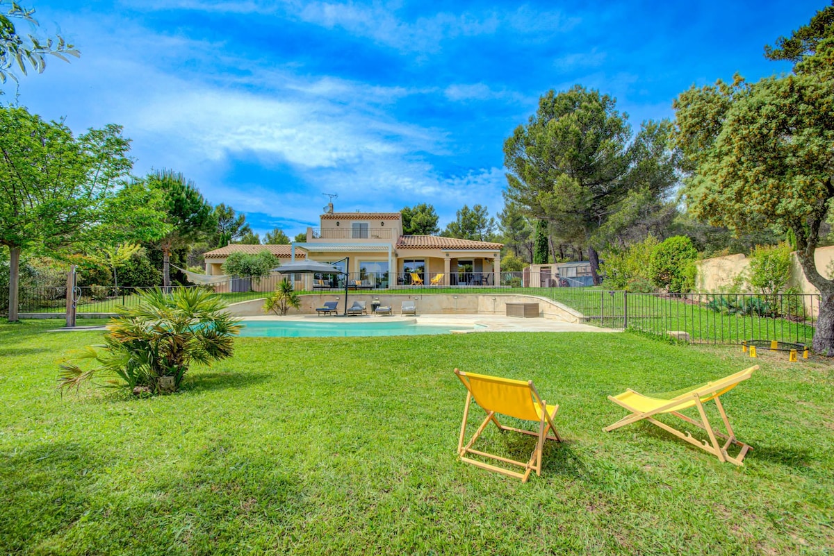 Villa au pied de la sainte victoire proche d'Aix