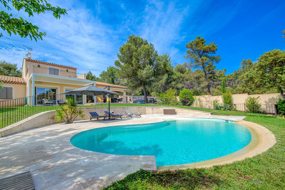 Villa au pied de la sainte victoire proche d'Aix