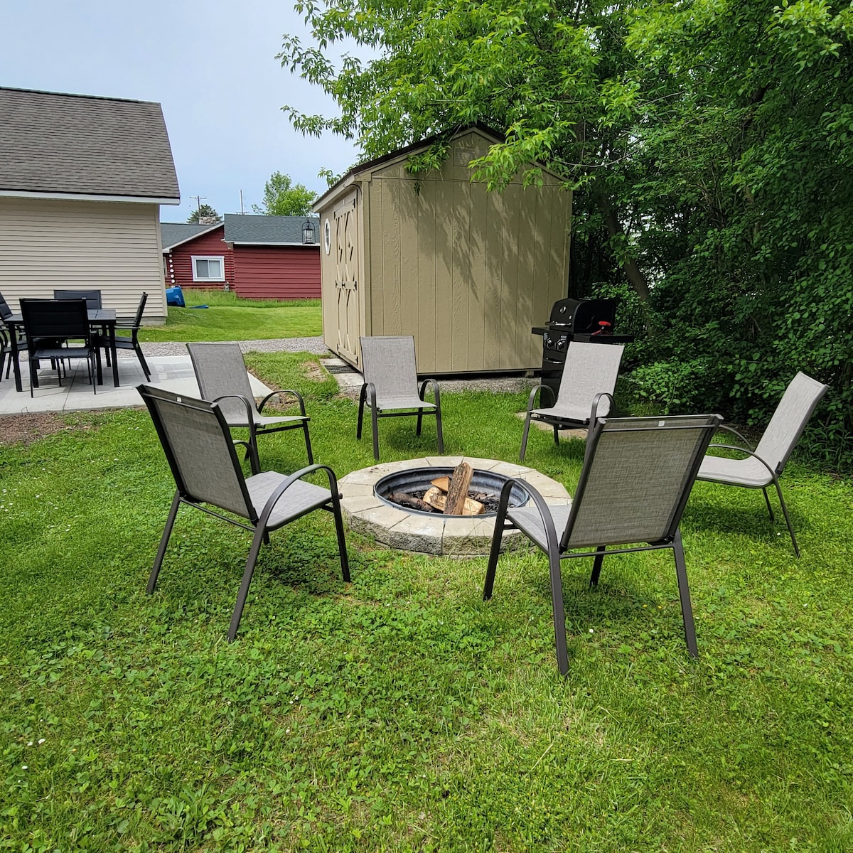 Lakeview w/Road Access- Firepit, Dog-Friendly, A/C