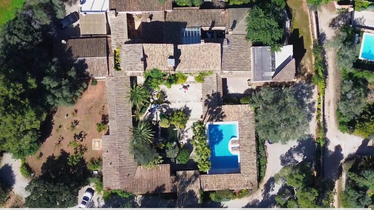 Luxury 6 Bed Hacienda with Amazing Pool near Palma