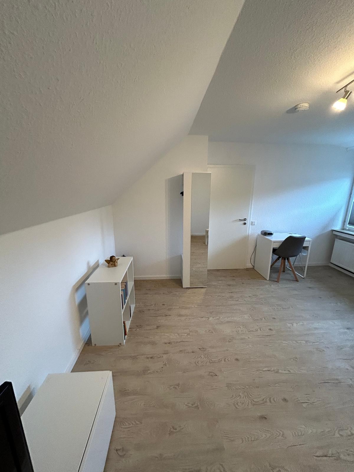 1 Zimmerwohnung mit Küche, Bad in Hellern-OS
