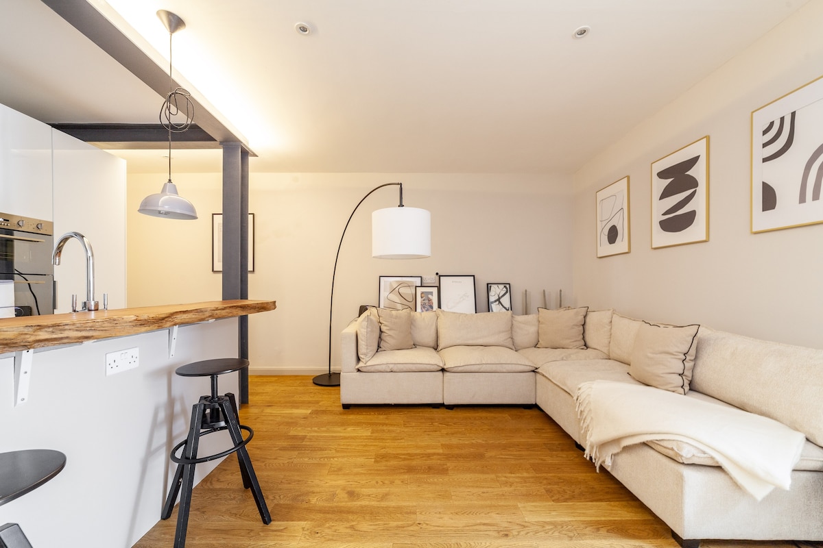 Stylish & Central 2-bed, 2-bath in Notting Hill