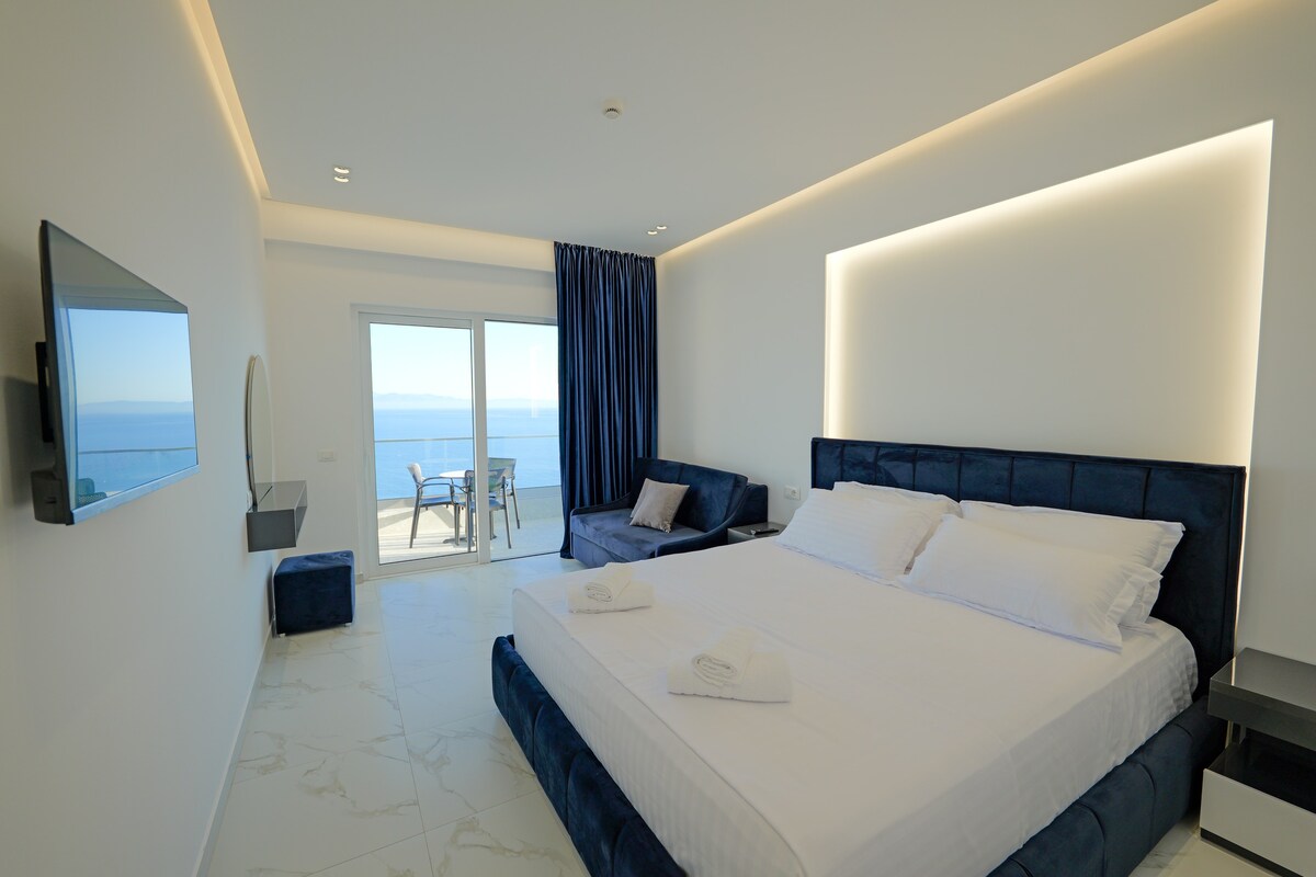 Vila Bana - Deluxe Triple Room with Sea View 05