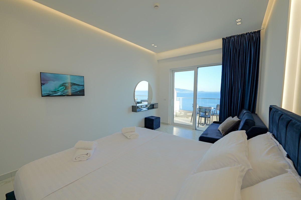 Vila Bana - Deluxe Triple Room with Sea View 05