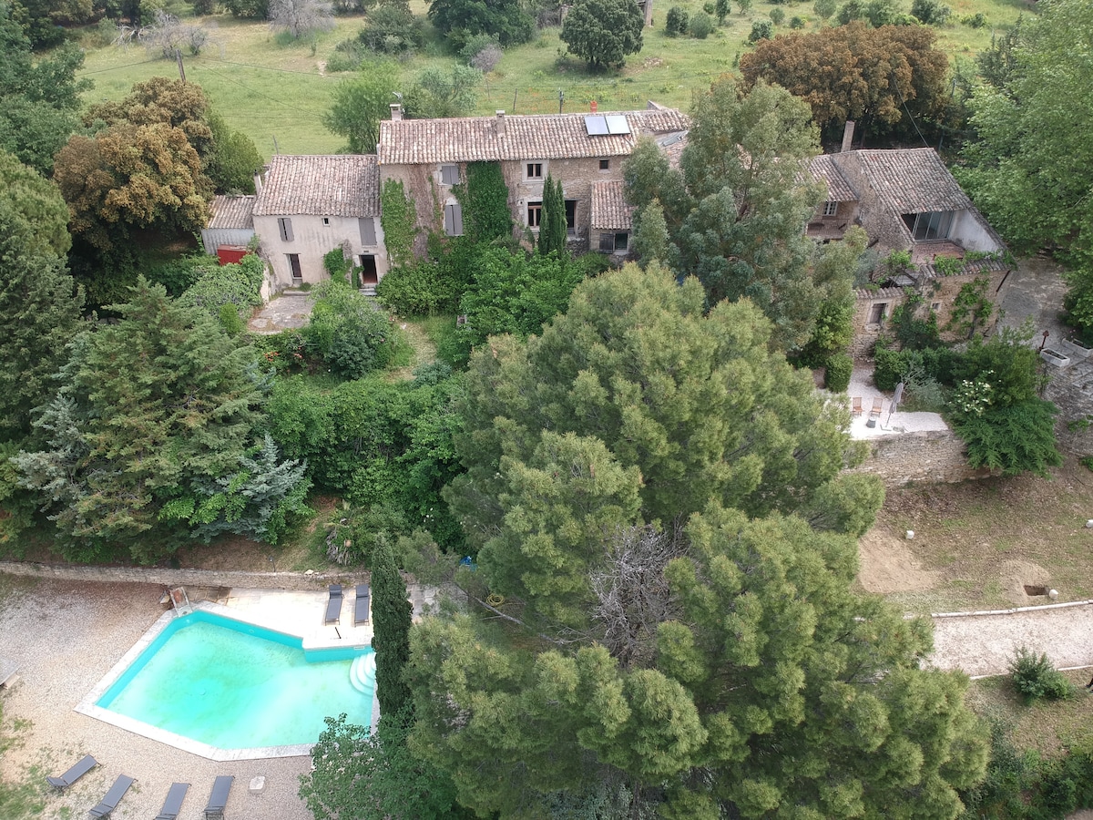 Propriété de caractère, piscine