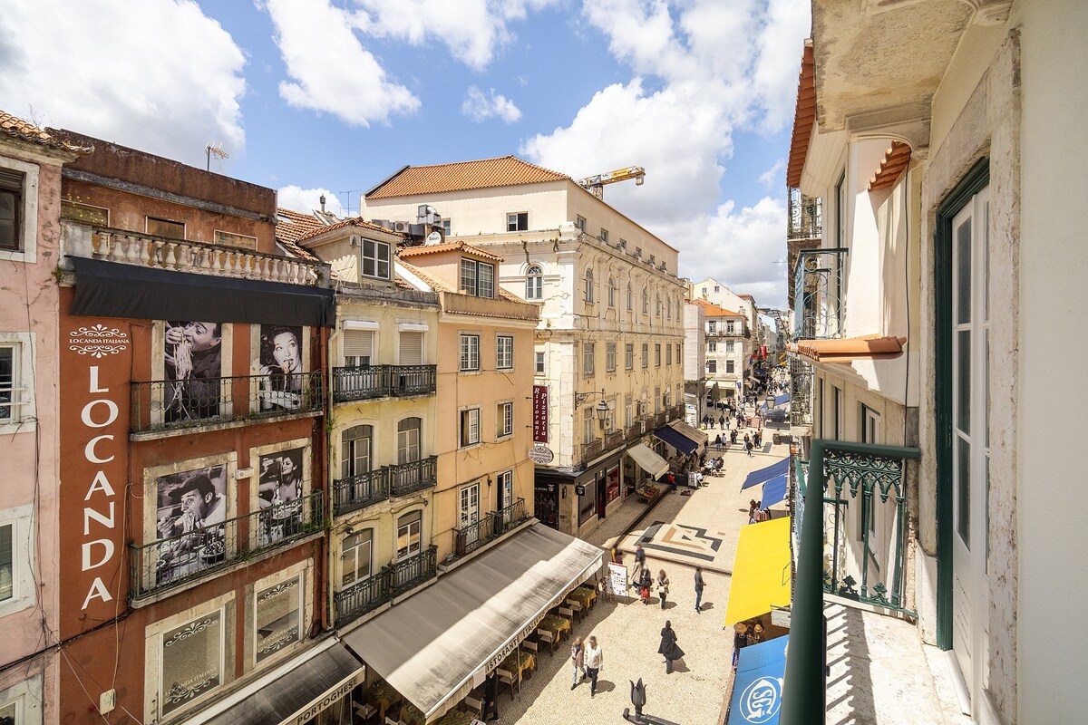 Lisbon's Heartbeat: Your Premier Airbnb 4Explorers