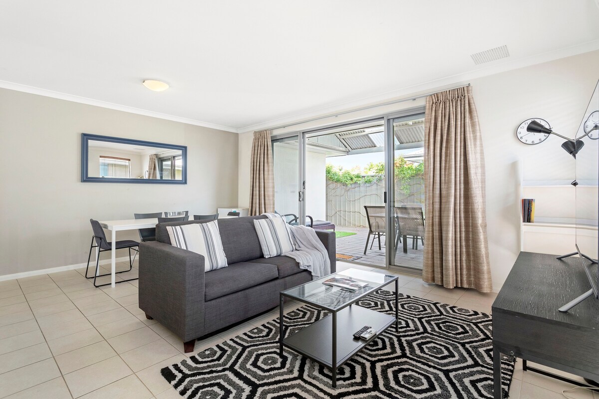 Serene family getaway in the heart of Coolbellup!