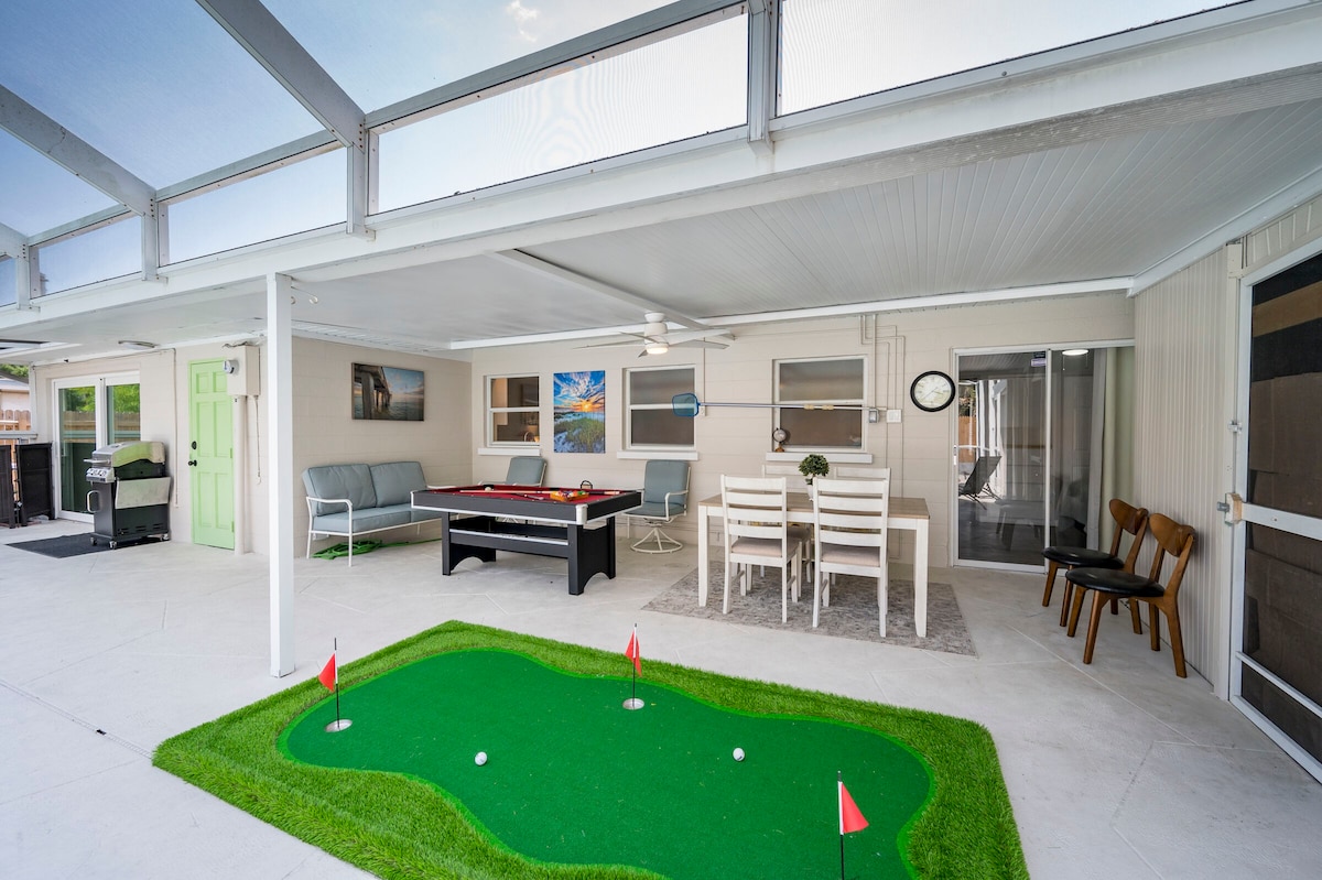 New & Elegant 4 Bedroom Pool House w/Mini Golf