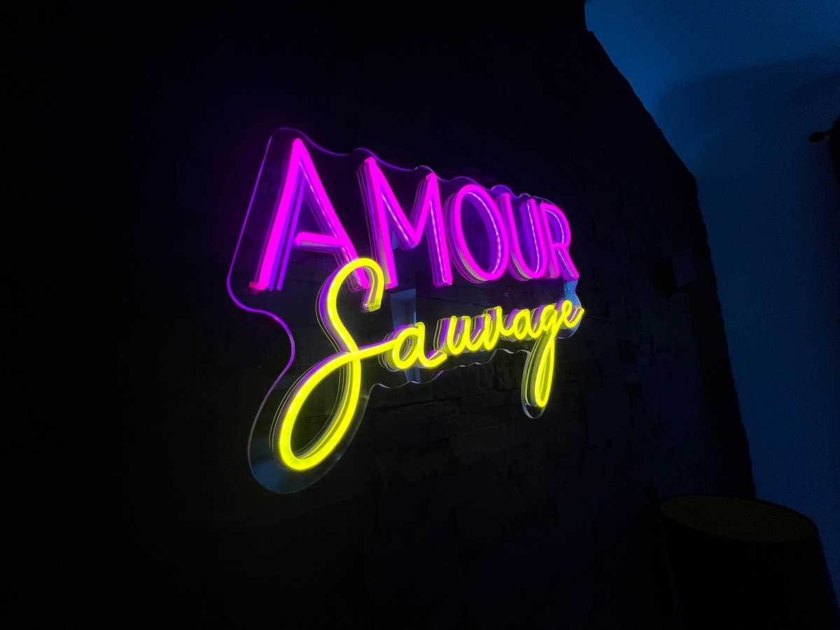 Amour Sauvage-Love Room, Centre-Historique