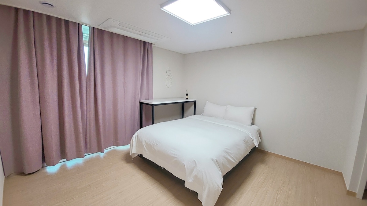 您将入住#全新4间客房# 3间浴室# Sacheon Cafe Street #距离海边5分钟路程#冲浪保护区