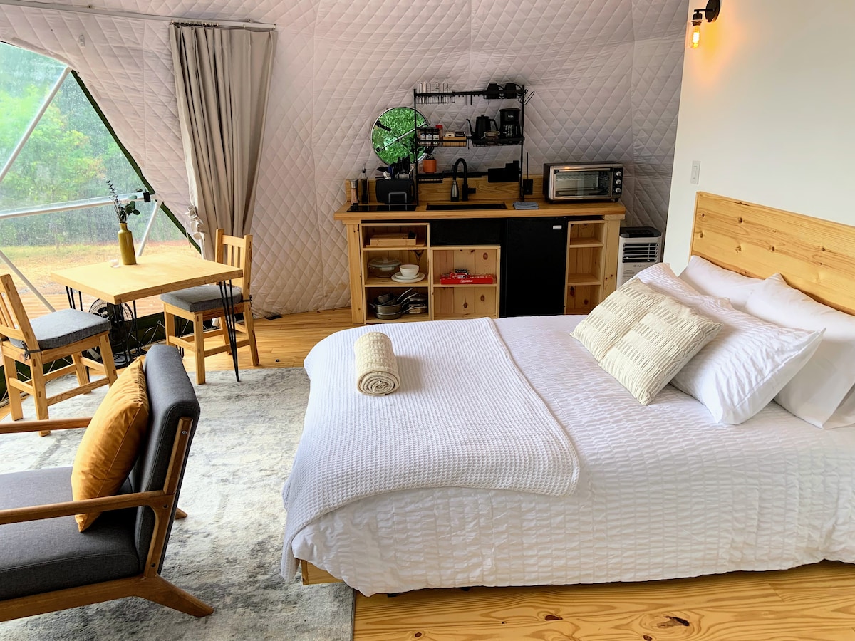 Cozy Dome: Tub, Sauna & Views