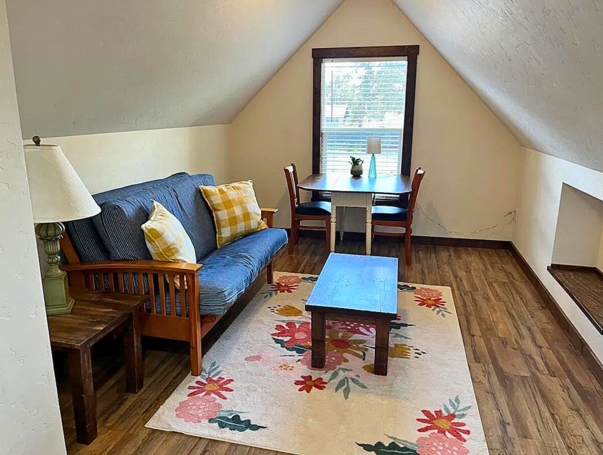 Cozy Tumalo Guest House- Perfect for CO activities