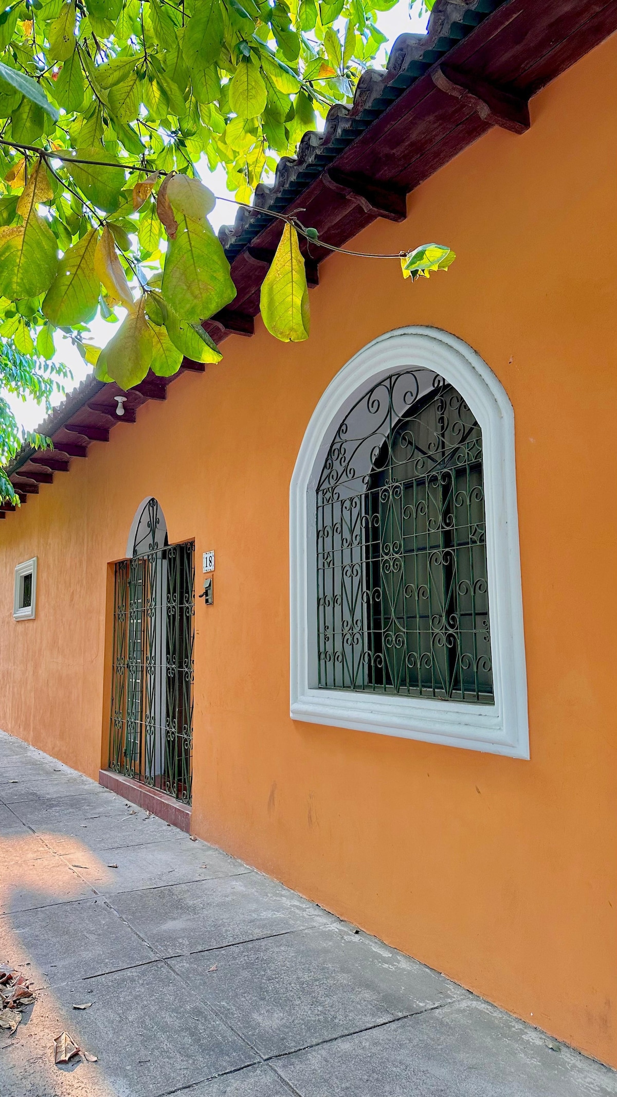 Esquina Colonial en Santa Ana