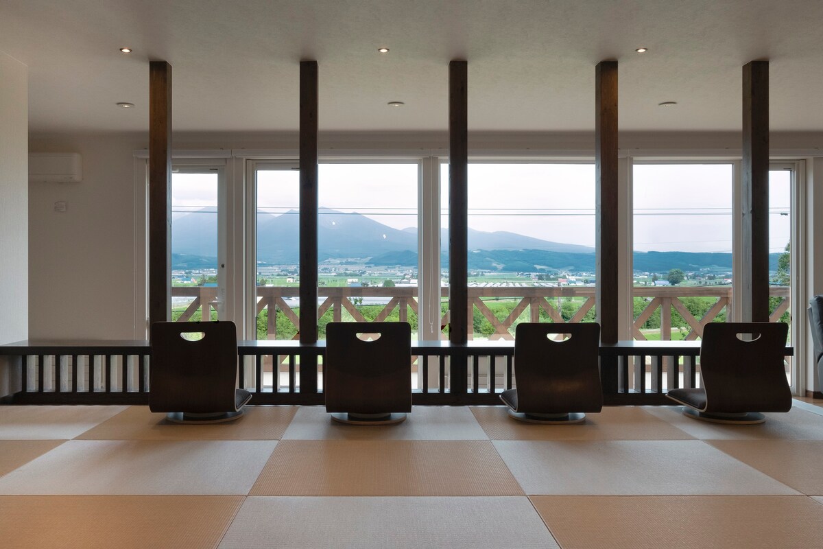 Furano Lookout / 1 chalet for rent / Room Only