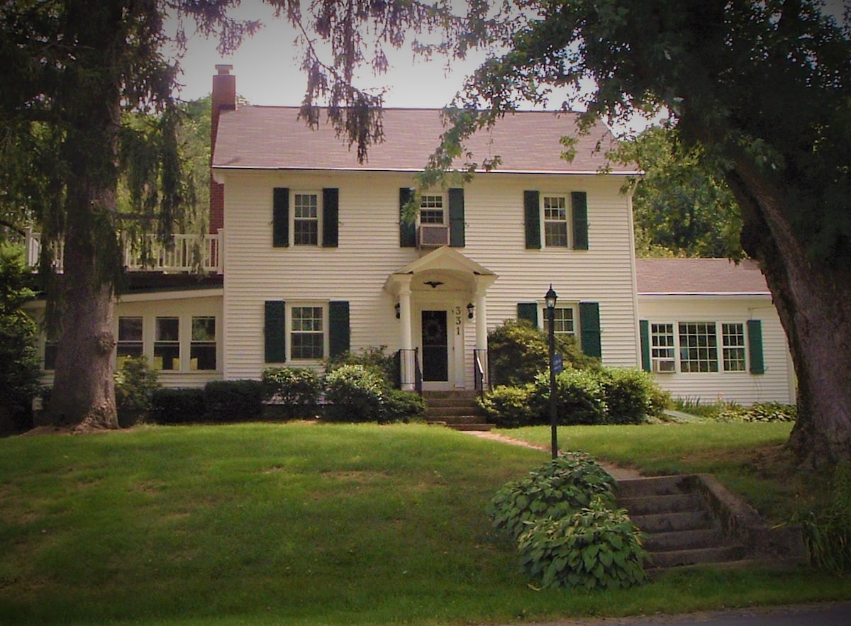 Farmhouse in beautiful countryside setting