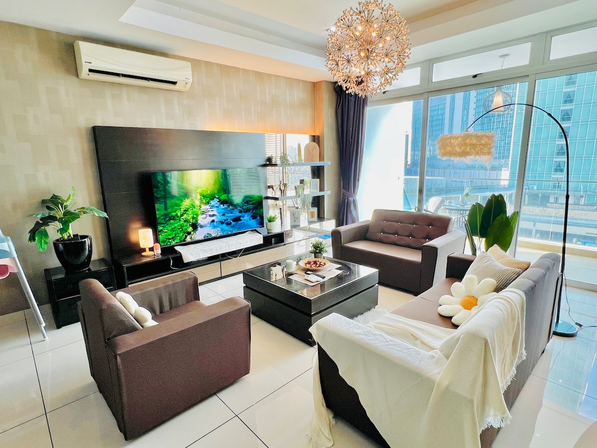 KSL Platinum Suite 4BR Luxe Haven 65英寸电视，可容纳12-16人