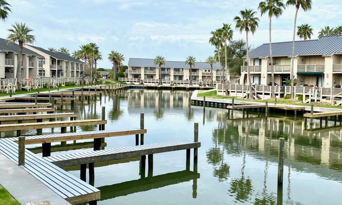 Blue Pearl-Canal Views, Boat Slip & Pool Access!