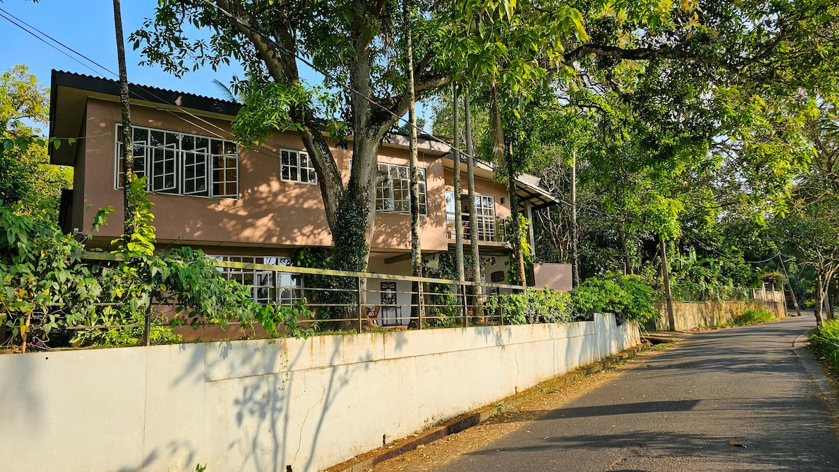 McCallum Cottage – Kandy《 3BR Riverside Retreat 》