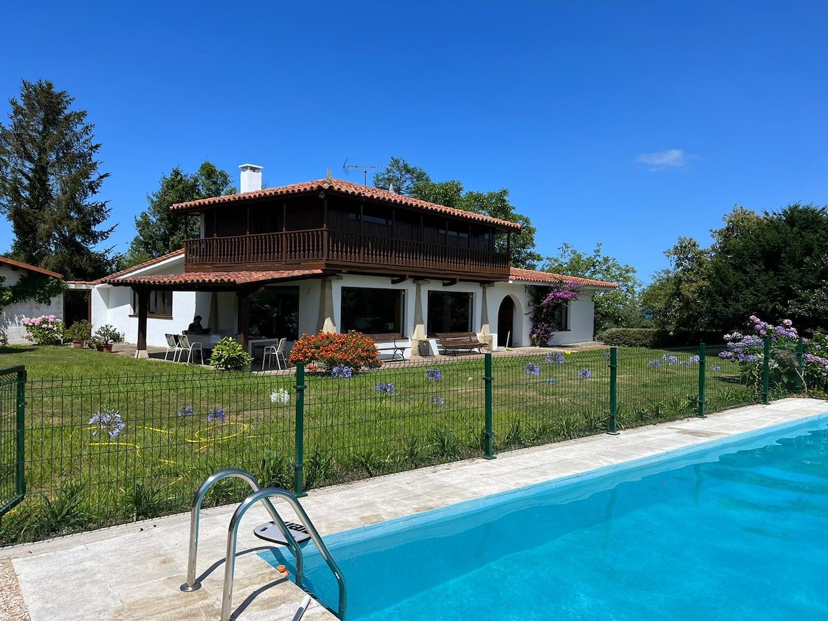 Encantadora casa rural con piscina en Colunga