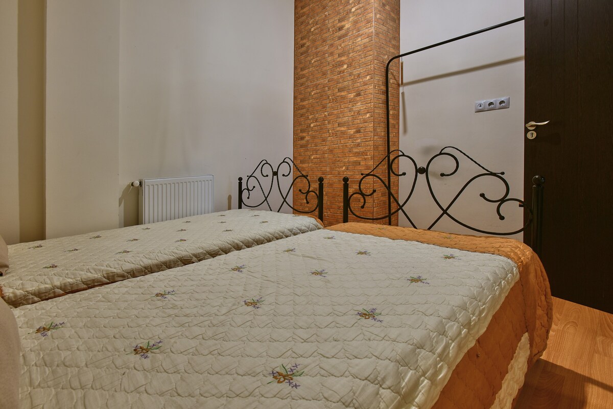 Stylish 2 BDRM Apartment in Old Tbilisi, Avlabari