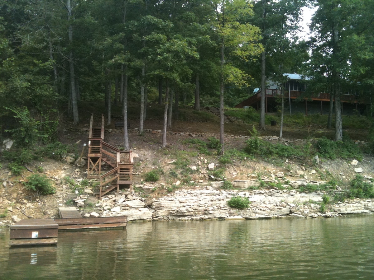 Rough River Lakefront Retreat with Boat Parking