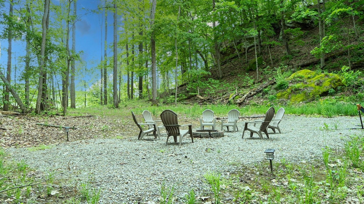 Rustic modern cabin near Hocking Hills