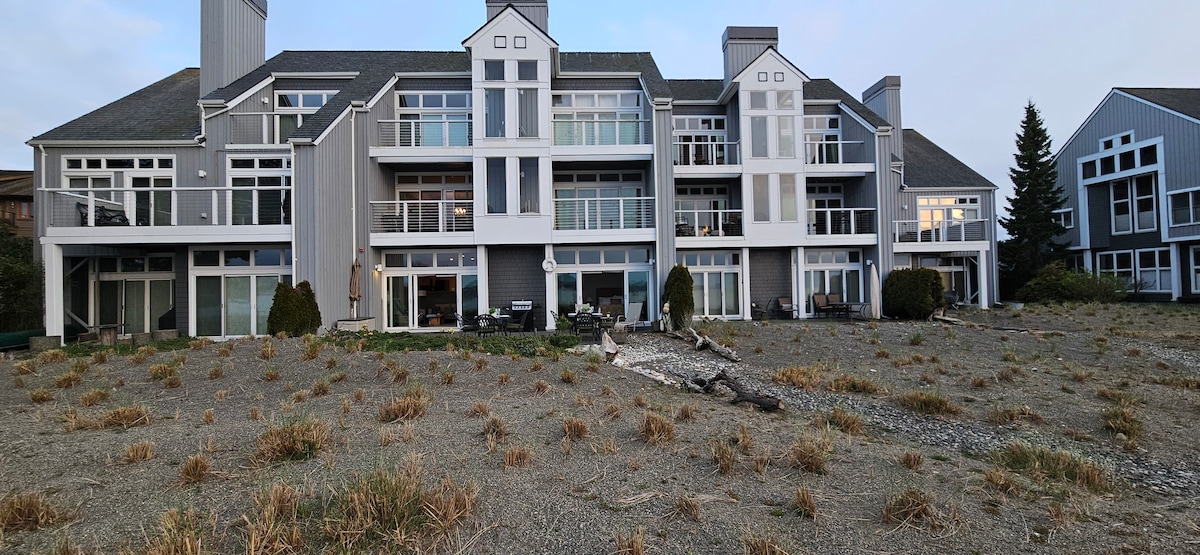 Semiahmoo C6 Oceanside Serenity地面层公寓