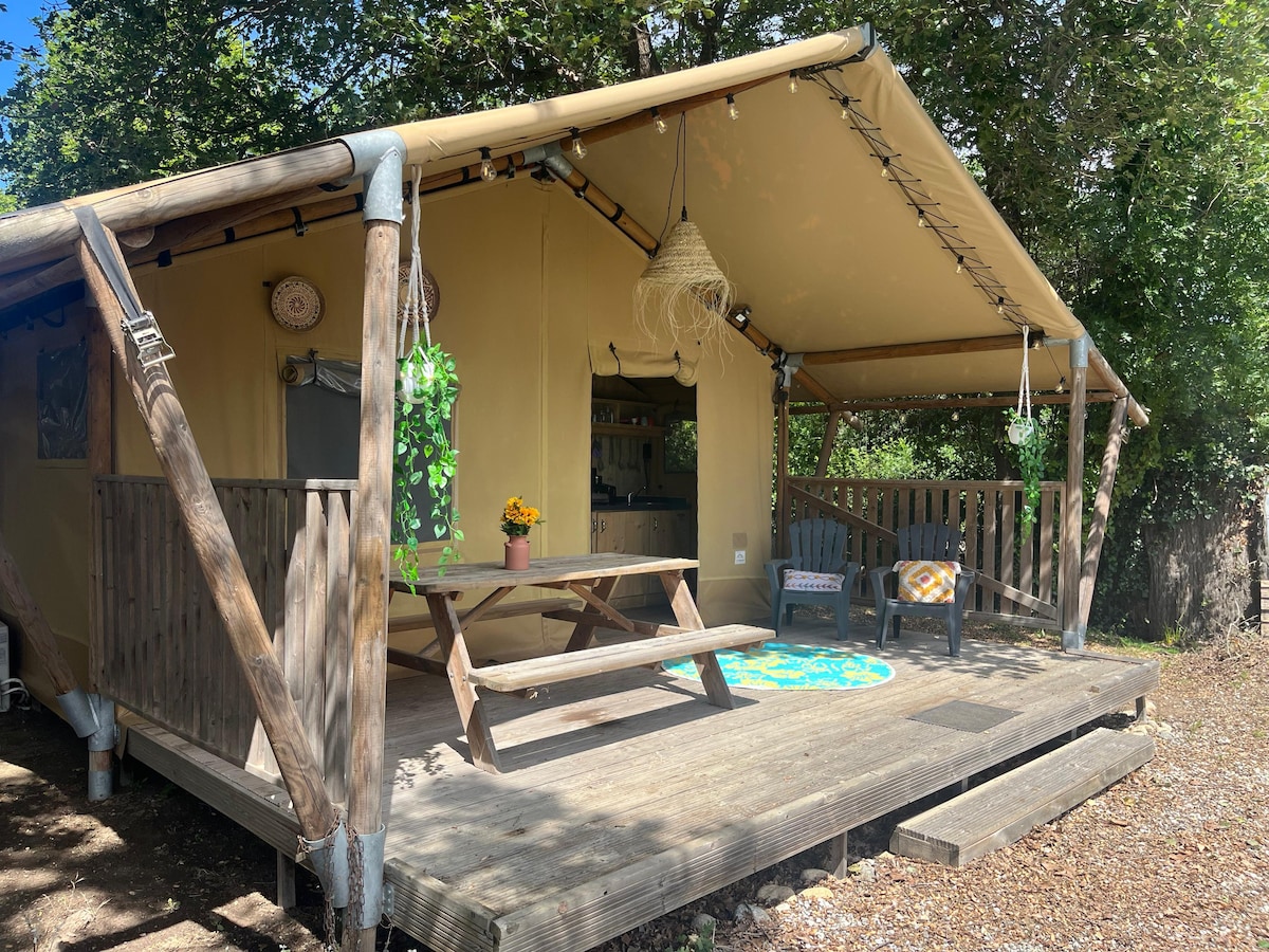 Luxe Glamping Tent, big pool, 5 min drive to beach